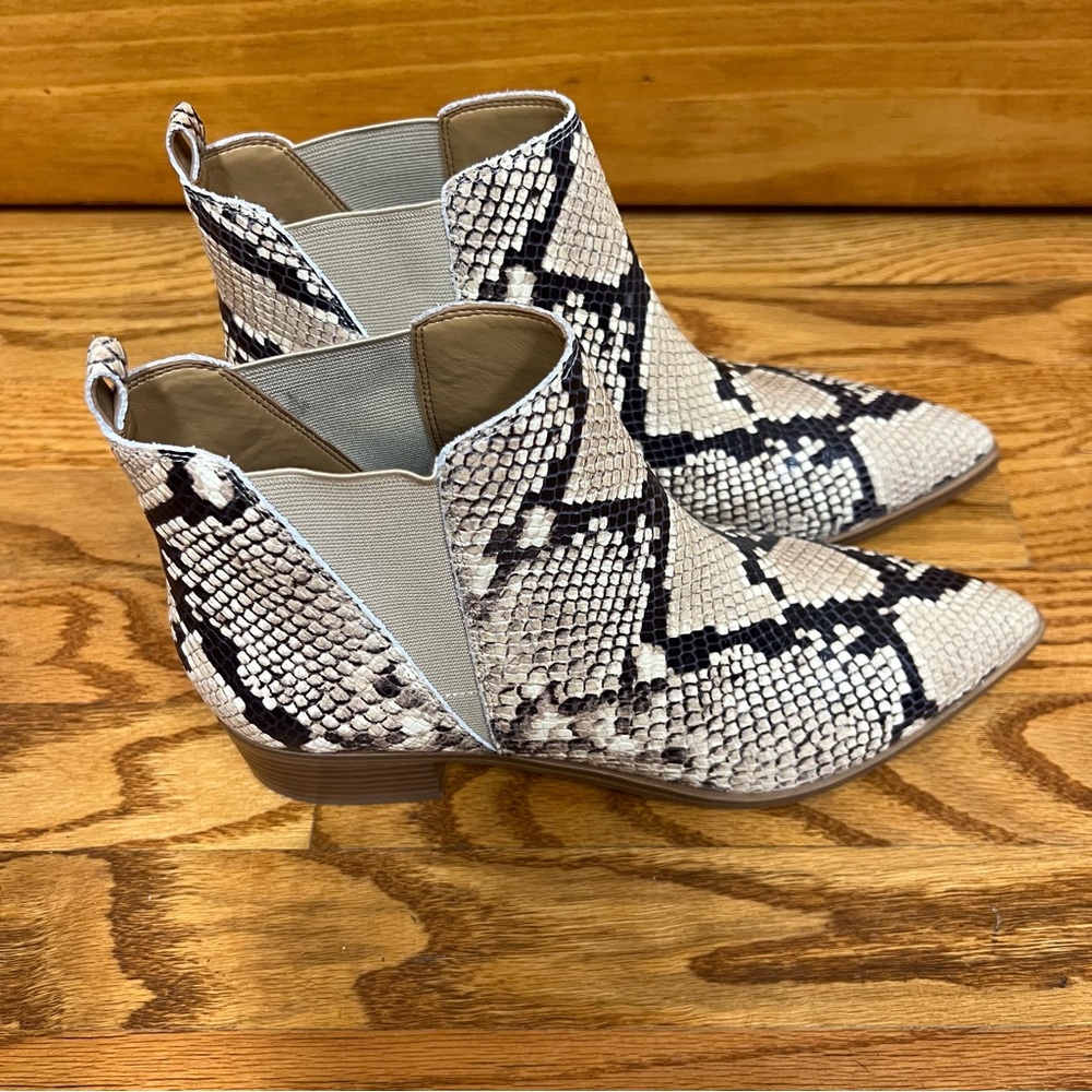 NEW MARC FISHER Leather Beige Snake Print Booties Pointed Toe Stacked Heel US 10